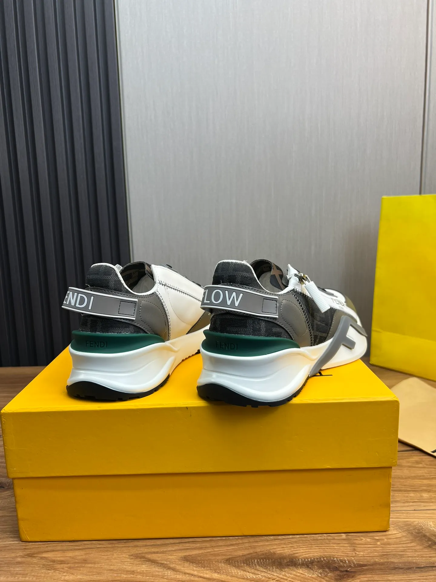 Men's men's shoes💰520💰 Fendi [Fendi] hot style is on the market🔥Fashionable casual men's shoes🔱Made of original brand fly knit fabric. Original cowhide + breathable mesh lining + sheepskin feet. Perfect shape and top quality, you deserve it🔜Original rubber outsole, ultra-light, non-slip and wear-resistant👣 Standard size 38-44